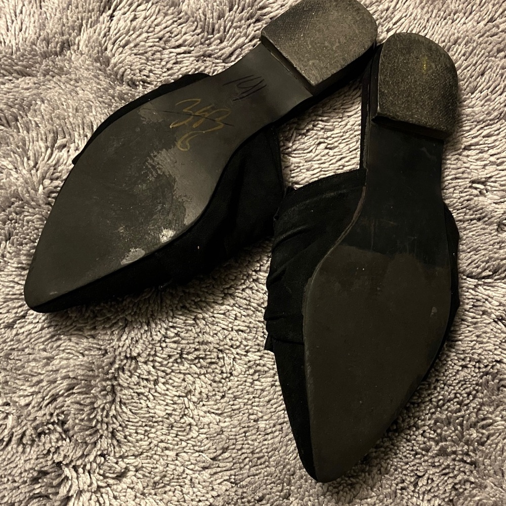 Elegant Black Suede Mules with Knot Detail - Picture 6 of 8